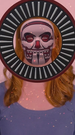 Filtro de Snapchat que convierte el rostro en una calavera de Día de Muertos rodeada de un anillo de rayos